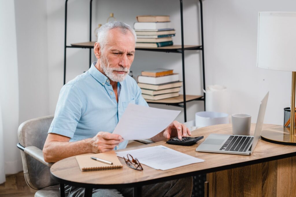 senior déclarant les sommes versées à une maison de retraite